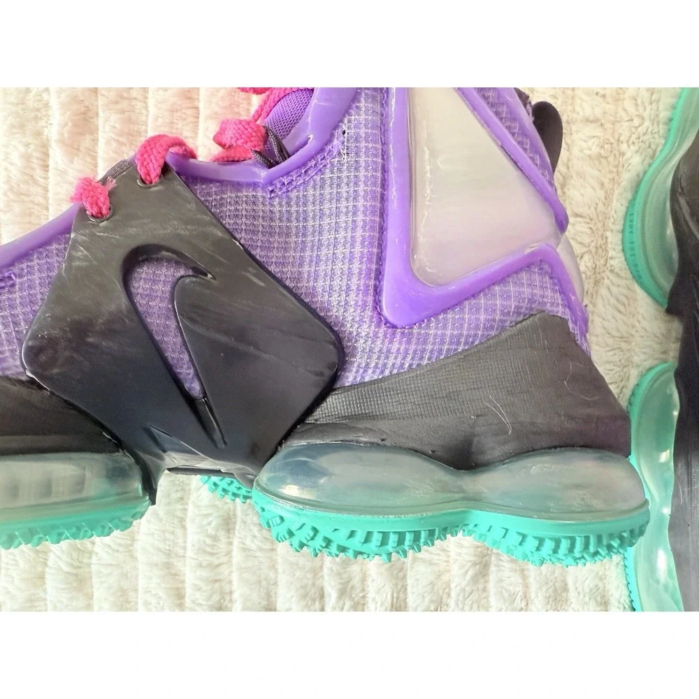 Nike Air Max LeBron 
